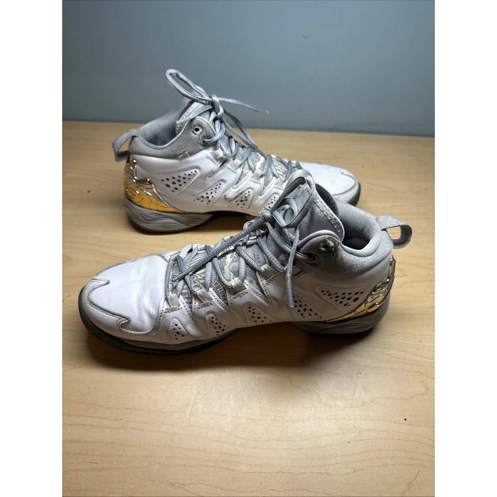 Air Jordan Melo M10 White Wolf Grey Green Glow Size 9 Sneakers 629876-105